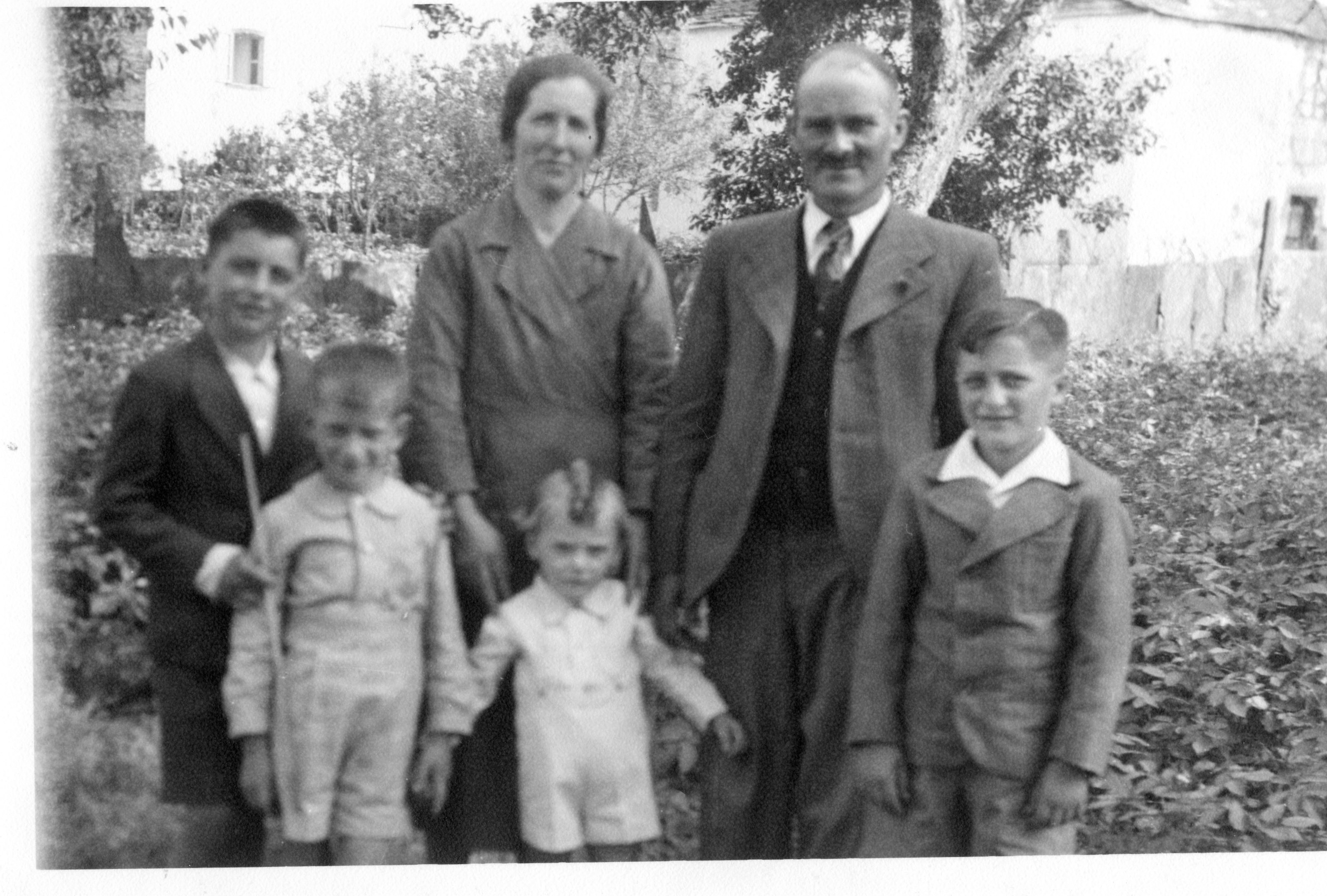 Manuel Maria cos seus irmáns e pais